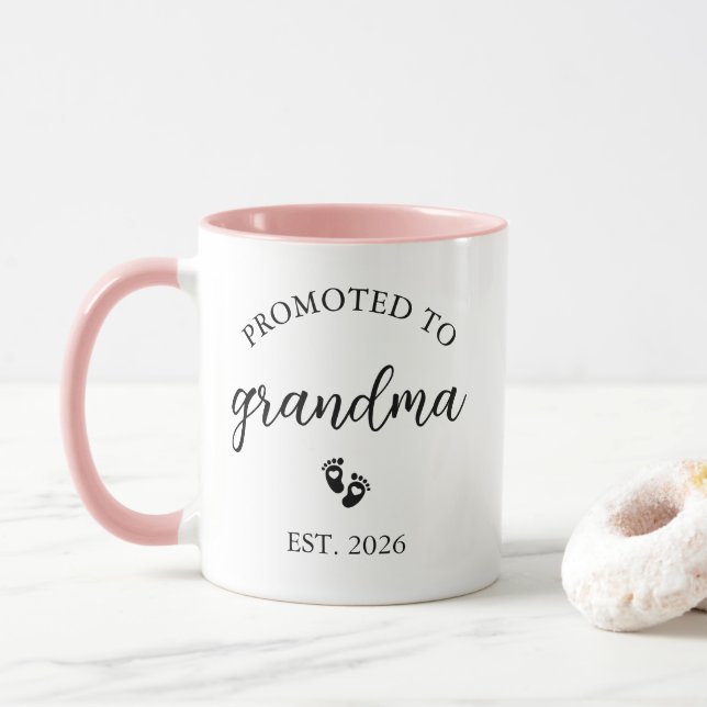 Personalized Promoted to Grandma Mugg (Med munk)