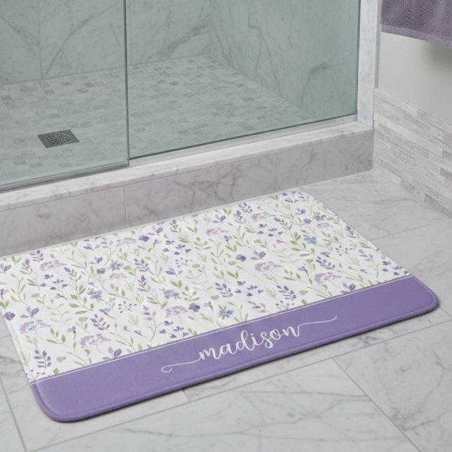 Personalized Purple Wildflower Monogram Badrumsmatta (personalized purple floral pattern wildflower bathmat with custom monogram name)