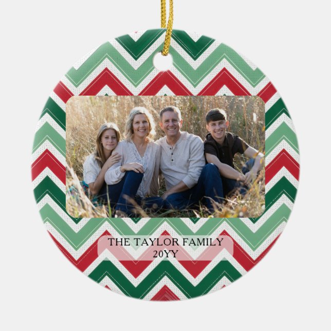 Personalized Red Green Chevron Christmas Photo Julgransprydnad Keramik (Framsidan)