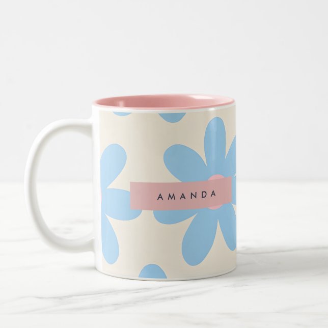 Personalized Retro Pastel Blue Daisy Floral Två-Tonad Mugg (Vänster)