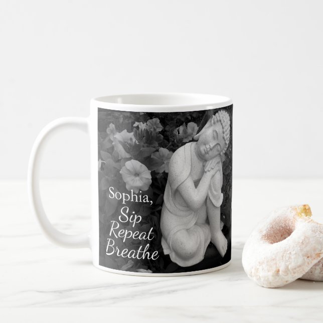 Personalized Sip Breathe Buddha Zen Black White Kaffemugg (Med munk)
