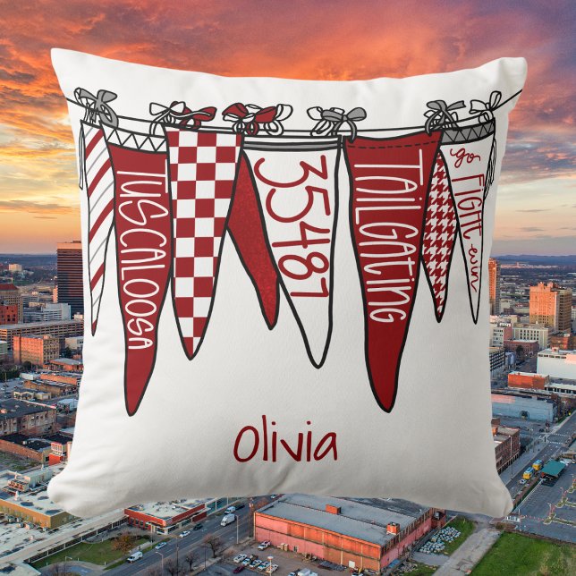 Personalized Tuscaloosa Red & White Pennant  Kudde (Skapare uppladdad)