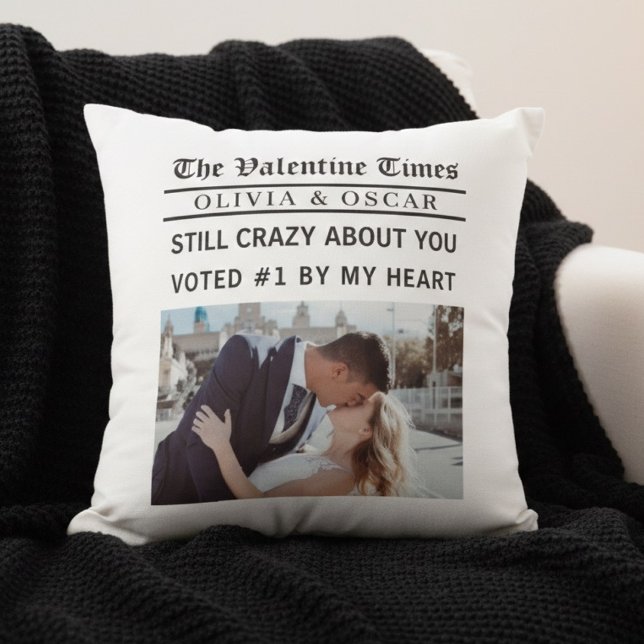 Personalized Valentine Newspaper Photo  Kudde (Skapare uppladdad)