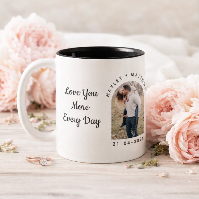 Personalized Valentine Photo Mug for Couples Två-Tonad Mugg (Skapare uppladdad)