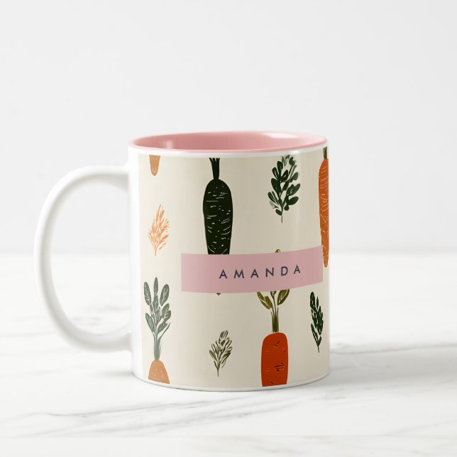 Personalized Whimsical Carrot Patch Rustic Två-Tonad Mugg (Vänster)