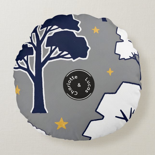 Personalized Woodland Tree and Star Round Pillow  Rund Kudde (Framsidan)