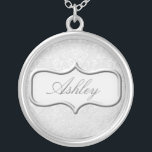 Personalzed damasthalsband silverpläterat halsband<br><div class="desc">Personlighalsband,  med en damastast design för elegantt silver.  Skriv in din namn eller monogram i det förutsatt att utrymmet.  Klicka "skräddarsy" för att ändra stilsortstyp eller format.</div>