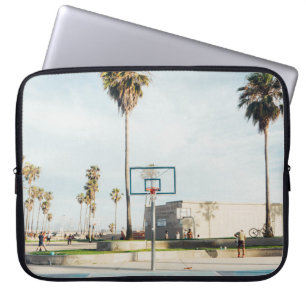 Personer utanför basketbollen laptop fodral