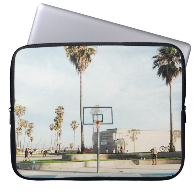 Personer utanför basketbollen laptop fodral (Framsidan)