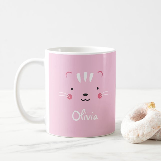 Personifiera den rodna rosa förtjusande kattmuggen kaffemugg (Med munk)