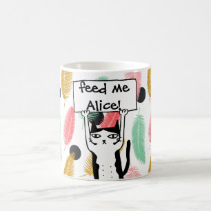 Personifiera med den kända roliga katten matar mi kaffemugg