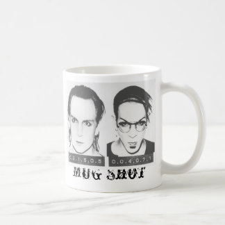 Personifiera sköt kaffemuggen för fotoet muggen kaffemugg