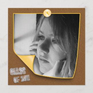 Personifierade klibbiga noterar studenteninbjudan inbjudningar