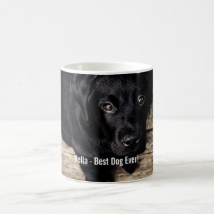 Personifierat svart lab hundfoto- och hundnamn kaffemugg