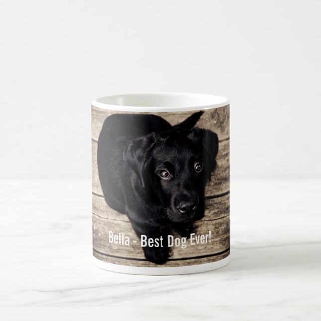 Personifierat svart lab hundfoto- och hundnamn kaffemugg (Center)