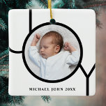 Personilized Baby Photo Christmas  Julgransprydnad Keramik<br><div class="desc">This modern Christmas Photo Ornament is decorated with the word JOY in black on a white background.
Easily customizable with your baby's photo,  name,  and year of birth.</div>
