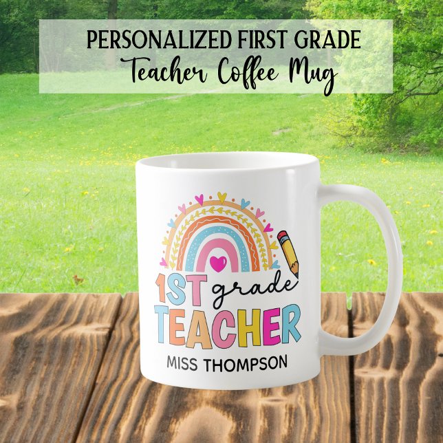 Personlig 1:a Klass Rainbow Teacher Coffee Mugg (Skapare uppladdad)