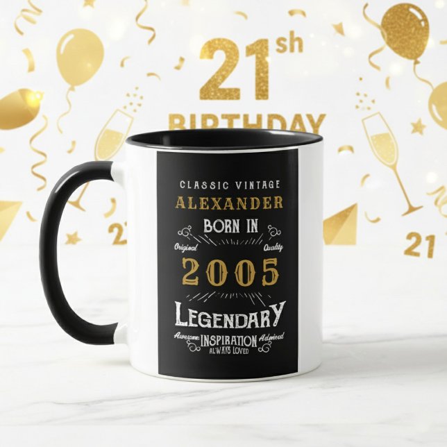 Personlig 21-årsdag Född 2005 Vintage Svart Mugg (2005 birthday mug on a white and gold background.)