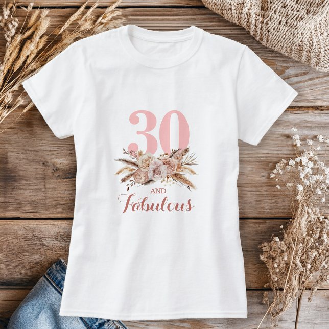 Personlig, 30 och blommor t shirt (Skapare uppladdad)