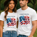 Personlig 4:e juli-matchning av familjeåterförenin t shirt<br><div class="desc">Fira i stil med manar t-shirts den 4 juli, det perfekt sättet att visa upp din patriotiska anda och skapa meningsfulla familjeåterföreningsminnesmärken. De här skjortorna passar utmärkt in i klassiska familjeåterföreningsfrågor och gör sammankomster i extra speciella. De har en djärv amerikansk utformning av flagga och anpassade med din familj namn....</div>