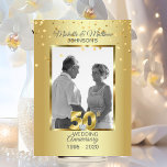 Personlig 50:e årsdagen av Golden Bröllop Inbjudningar<br><div class="desc">Elegant,  men ändå är det 50:e guldårsjubileet giftermål bröllop inbjudningskort. Faux guld foil och konetti med stort 50 med faux diamant hjärta i mitten. Anpassa de här bröllop-kontokorten med information och bild/bild. Lätt att redigera. Se matchande samling,  klistermärken,  blöjor,  etiketter etc.</div>