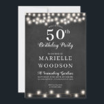 Personlig 50: Svartvit alkboard vid födelsedag Inbjudningar<br><div class="desc">En elegant personlig i inbjudan för party stjärna. Enkelt svart och vitt 50:e födelsedagsfest inbjudan med skuggande stjärnsträng ljus,  en klassisk serif-typ namn som kontrasteras med en underbar skripttyp. Anpassa för en man eller kvinna.</div>