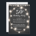 Personlig 50: Svartvit födelsedag Inbjudningar<br><div class="desc">En elegant personlig i inbjudan för party stjärna. Enkelt svart och vitt 50:e födelsedagsfest inbjudan med skuggande stjärnsträng ljus,  en klassisk öppen konturtyp namn som kontrasteras med en underbar skripttyp. Den typografi som omringades av det krympande ljus.</div>