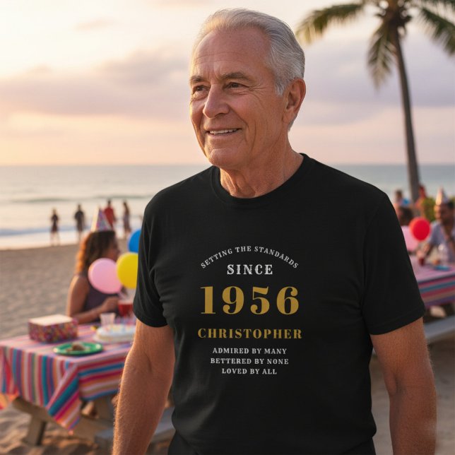 Personlig 70:e födelsedagen 1956 Namn Black Guld T Shirt (70th birthday black tshirt worn at the beach.)