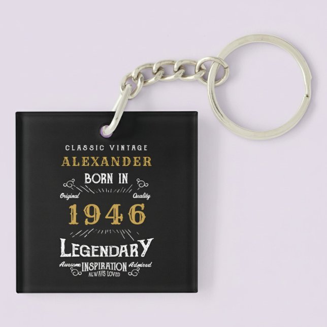 Personlig 80-årsdag Legend 1946 Vintage (Born 1946 birthday keychain. Pastel background.)