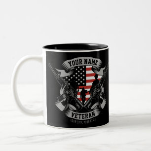 Personlig amerikansk veteran stolt vet USA-flagga Två-Tonad Mugg