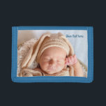 Personlig Anpassningsbar Foto Trifold Wallet<br><div class="desc">Vilken användbar verkligen,  fotovallar,  lägg bara till din egen speciella bild och text,  det är så enkelt att ändra färg i plånboken så att den följer med fotot. Ett utmärkt sätt att bära med sig ett uppskattat familjefoto med dig,  eller någon annan bild som du vill ha!</div>