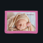 Personlig Anpassningsbar Foto Trifold Wallet<br><div class="desc">Vilken användbar verkligen,  fotovallar,  lägg bara till din egen speciella bild och text,  det är så enkelt att ändra färg i plånboken så att den följer med fotot. Ett utmärkt sätt att bära med sig ett uppskattat familjefoto med dig,  eller någon annan bild som du vill ha!</div>