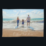 Personlig Anpassningsbar Photo and Text Kitchen To Kökshandduk<br><div class="desc">Anpassningsbarnas foto- och textkökshanddukar - Unik din egen utformning - Personlig-familj/vänner eller personlig gåva - Lägg till text och foto - Ändra storlek på och flytta inslag med verktyg! Menyn typsnitt / storlekare / färg - Lycka till - Var Lycklig:)</div>