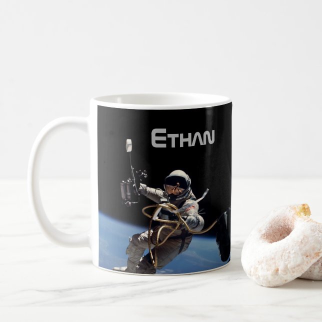 Personlig astronaut Space Walk Kaffemugg (Med munk)