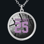 Personlig av basketjuveler med jersey-nummer silverpläterat halsband<br><div class="desc">Anpassningsbar silver basketballhalsband med ett jersey nummer. Personlig smycken för basketbuss, spelare och fläkt. Anpassningsbar med team namn, citat, slogan, monogram och jersey-nummer. Idén om basketbollsflickor på fritiden. Gör en till en kvinnlig tränare, teamater, mamma, hustru, tonåring syster, sportig flickvän, barn osv. Svartvit boll-foto med lavender-lila nummer. Vänster i små,...</div>