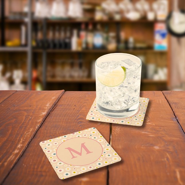 Personlig av färgstark monogram-mildrande Daisy Underlägg Papper Kvadrat (Colourful Monogram Smiling Daisy personalised Square Paper Coaster)