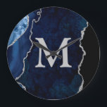 Personlig av marinblått agate (monogram) stor klocka<br><div class="desc">Anpassa den här flottan av blåaktiga akrylväggsklocka och lägg till anpassningsbar i designen.</div>