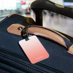 Personlig av resggage-tagg för koralgradient Ombre Bagagebricka<br><div class="desc">Ta fram resväskan - och låt den stå på bagagekarusellen - med den här söt bagagetaggen! Utformningen har en koral till vit övertoning,  helt anpassade med ditt namn och kontaktuppgifter. Kolla vår butik för ytterligare färg och samordnande tillbehör.</div>