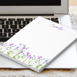 Personlig av Wildblomma Delikat Lila Blommigt Anteckningsblock<br><div class="desc">Söt anteckningsblock med lila Wildblomma gräns för att anpassa till ditt namn. Den här delikata och feminina vattenfärgsdesignen har en gräns av vild blommor med handskriven typografi.</div>