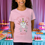 Personlig Axolotl Thworthy Birthday Girl T Shirt<br><div class="desc">Cute axolotl temade personlig Birthday Girl shirt. Rosa,  gult och blå axolotl med en flickas födelsedagshattskjorta.</div>
