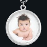 Personlig Baby-fotomall Silverpläterat Halsband<br><div class="desc">Lägg till ditt baby-foto till det här halsbandet för en underbar personlig eller behandla dig själv. Det är ett underbart val för helgdagar,  mors dag,  morföräldrar och andra speciella tillfällen. Ladda det markerade fotot ställe i det exempelfoto som visas i designmallen.</div>