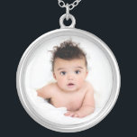 Personlig Baby-fotomall Silverpläterat Halsband<br><div class="desc">Lägg till ditt baby-foto till det här halsbandet för en underbar personlig eller behandla dig själv. Det är ett underbart val för helgdagar,  mors dag,  morföräldrar och andra speciella tillfällen. Ladda det markerade fotot ställe i det exempelfoto som visas i designmallen.</div>