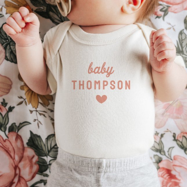 Personlig Baby Namn Rosa Heart-meddelande T Shirt (Skapare uppladdad)