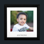 Personlig Baby Photo Wood Keepsak Box Minnesask<br><div class="desc">En söt personlig fotovirke lackerad keepsakbox. Byt ut det här fotot mot ett eget favoritfoto av vilket slag som helst.</div>
