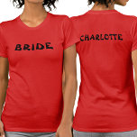Personlig Bachelorette Bride to Red T Shirt<br><div class="desc">Den röda bakteriepartigarantin är dubbla vid sidan om,  med Bride på framsidan och briderna namn på baksidan. Om du vill redigera texten klickar du på knappen Anpassa. Kom ihåg att redigera båda sidor.</div>