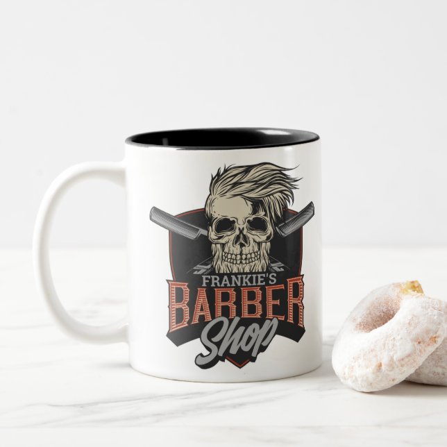 Personlig Barber Shop Hipster Skull och Razors Två-Tonad Mugg (Med munk)