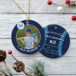 Personlig Baseball Photo & Player Stats Julgransprydnad Keramik<br><div class="desc">Minneshögtid en fantastisk-säsong för din favoritbasebollspelare med den här coolan anpassningsbar-ornament i en marin blå och ljusblå färgruta. Anpassa fronten med spelarens foto,  namn och året,  och lägg till mer information på baksidan,  inklusive teamet eller ligan namn,  årstid,  ålder,  position och tränare namn.</div>
