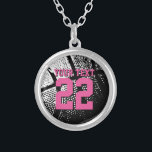 Personlig Basketball jersey-halsband Silverpläterat Halsband<br><div class="desc">Anpassningsbar basketboll halsband med jersey nummer. Personlig smycken för basketbuss,  spelare och fläkt. Anpassningsbar med team namn,  citat,  slogan,  monogram och jersey-nummer. Idén om basketbollsflickor på fritiden. Gör en till kvinnliga tränare,  kamrater,  mamma,  hustru,  tonåring syster,  idrottsflickvän etc. Flicka,  nyare rosa,  färg med svart och vitt boll-foto.</div>