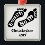Personlig Beach Bum Barefoot Helgdag Julgransprydnad Metall<br><div class="desc">Personlig Beach Bum Barefoot Black and White Helgdag jul Ornament</div>