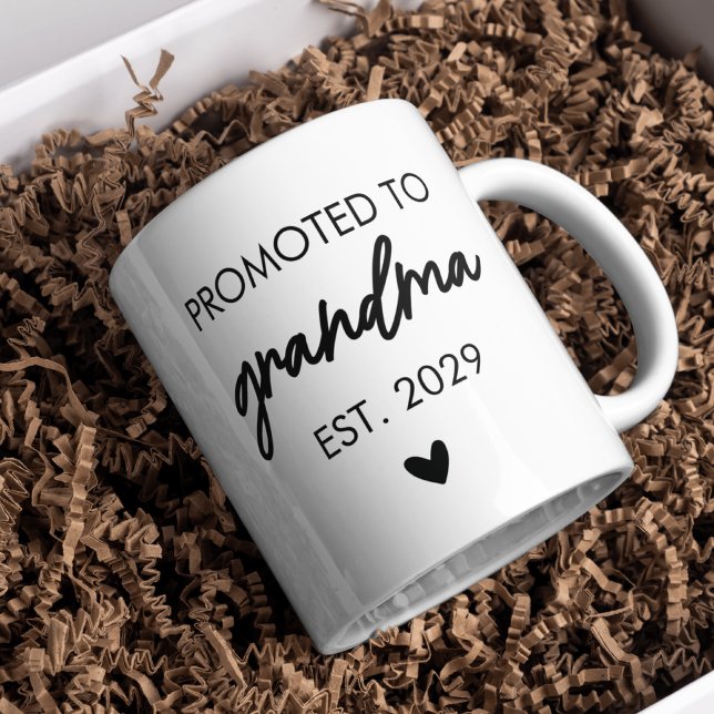 Personlig befordrad till Grandma & Grandpa Mugg (baby announcement gift idea, gift for new grandparents, personalized baby shower mug,)